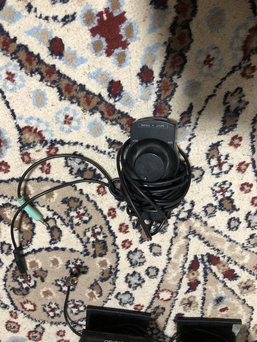 Сабвуфер с двумя колонками