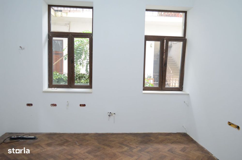 Apartament renovat in cladire interbelica, zona centrala