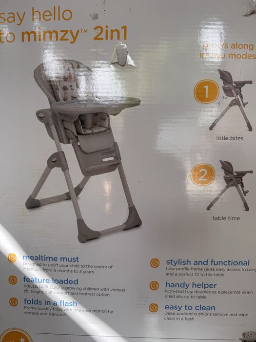 Манеж-кровать и детский стульчик Joie