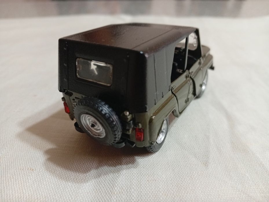 Модели масштабные 1:43 торг уместен