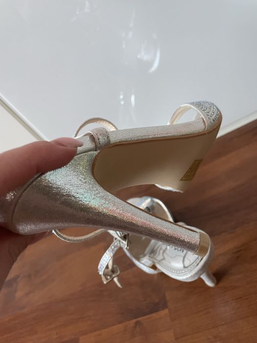 Sandale cu toc marimea 38 noi