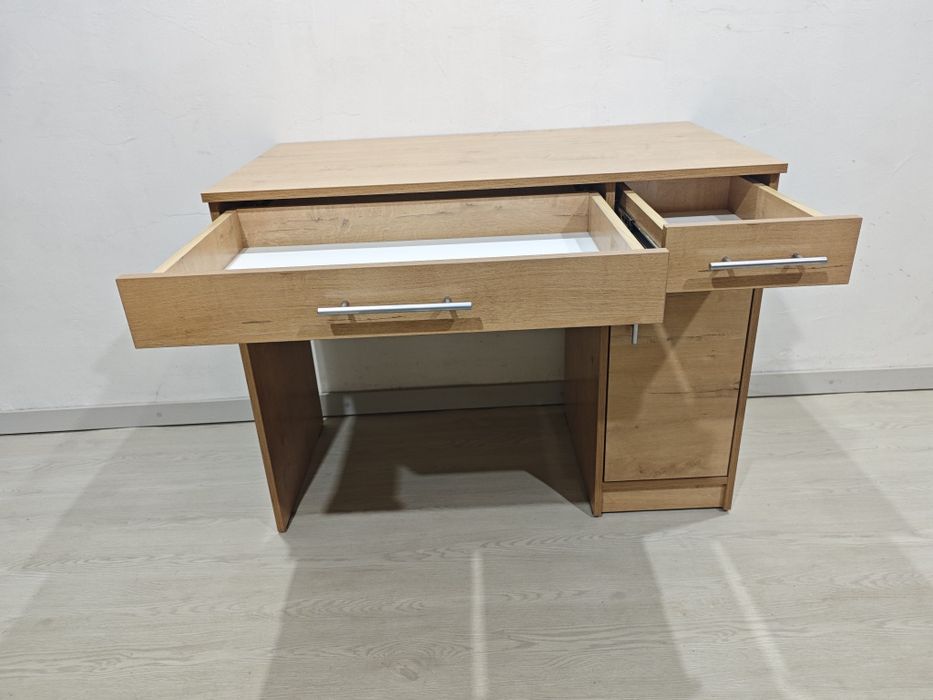 Письменные столы  для школьников и взрослых.