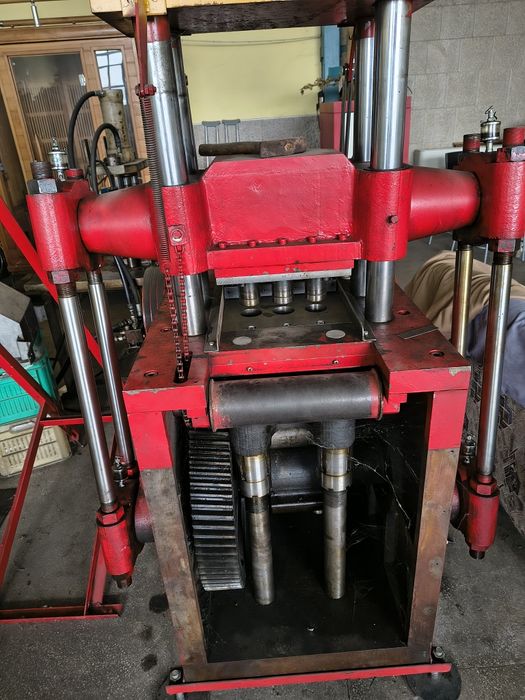 Ексцентрик преса