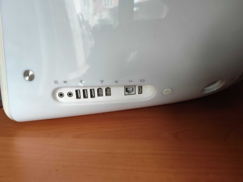 Apple eMac g4 - ретро компютър в идеално състояние