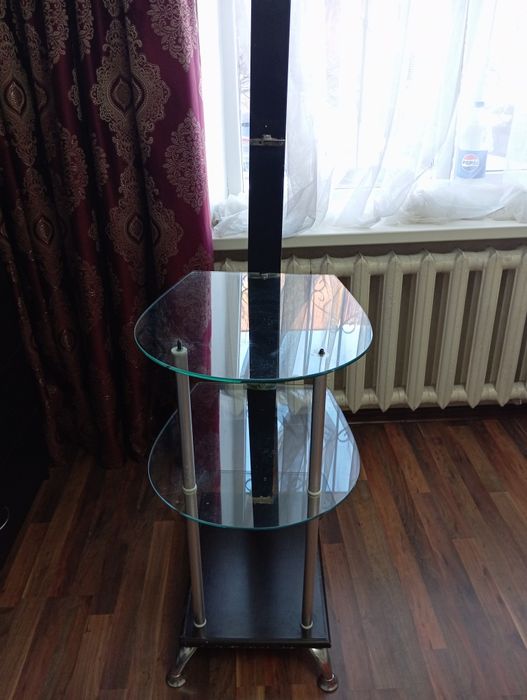 Полка стеклянная три полки.