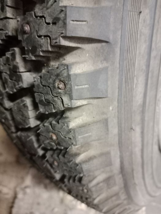 Продам шину одиночку на 15.