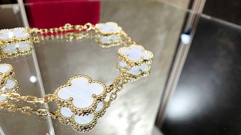 Van Cleef & Arpels VCA Gold Chalcedony 5 Alhambra Дамска Гривна