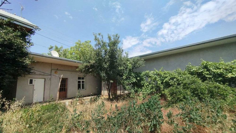 Учқахрамондан 9 км кирганда 2.7 сотх ер сотилади