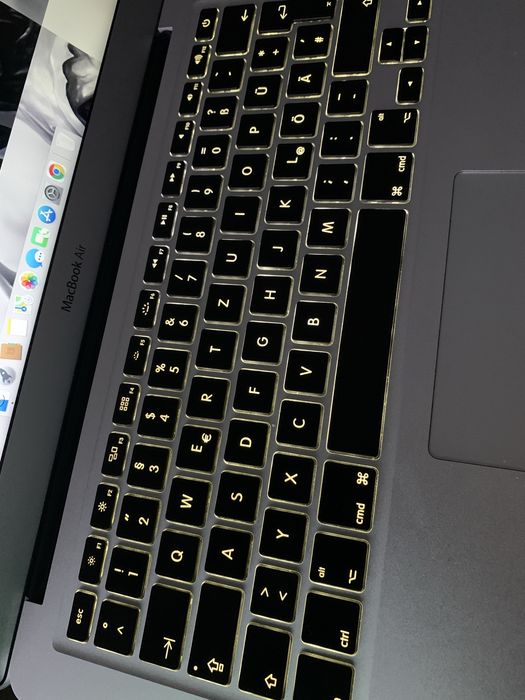 Vand sau schimb laptop apple
