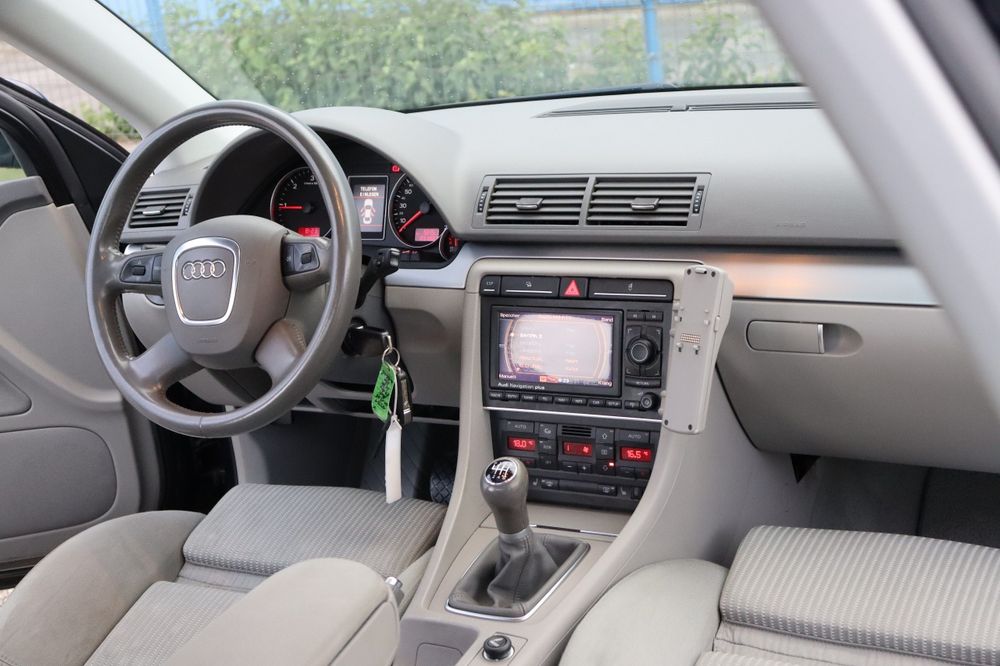 Audi A4!Trapa!Navigație!Încălzire în scaune!Rate!Garanție!