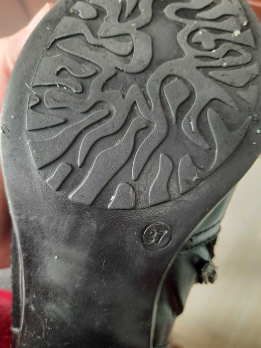 Cizme lungi din piele marime 37 stare foarte buna