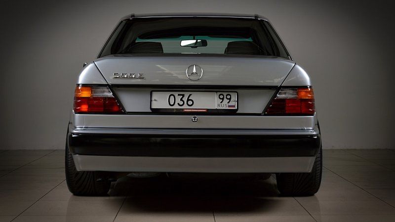 Задний бампер w124