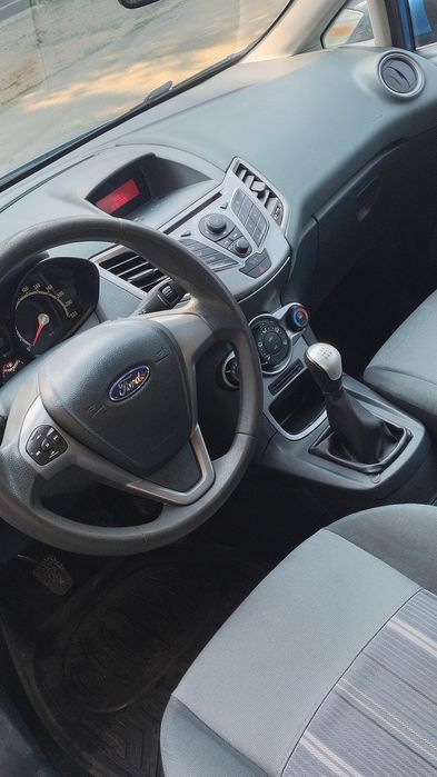 Vând Ford fiesta 6