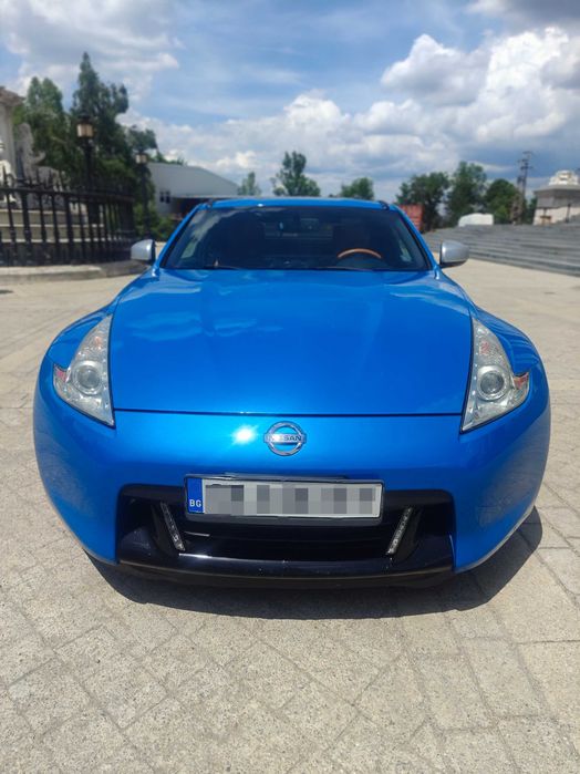 Автомобил Nissan 370z