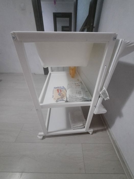 Cadita cu masa de infasat