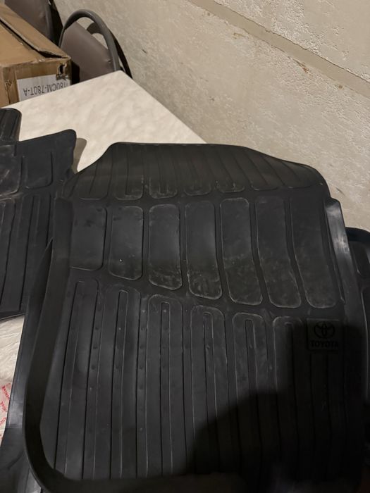 Продам коврики оригинал Камри 50