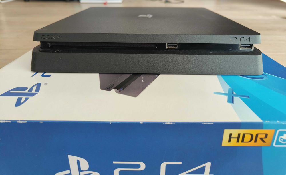 PlayStation 4 Slim (500GB)