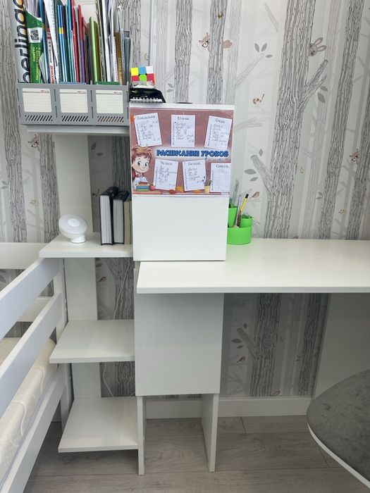 Продаю стол письменный