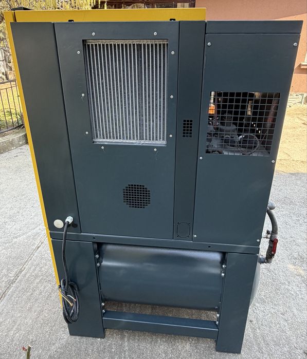 Винтов компресор Kaeser 7.5kw с ресивър 200lt и вграден сушител