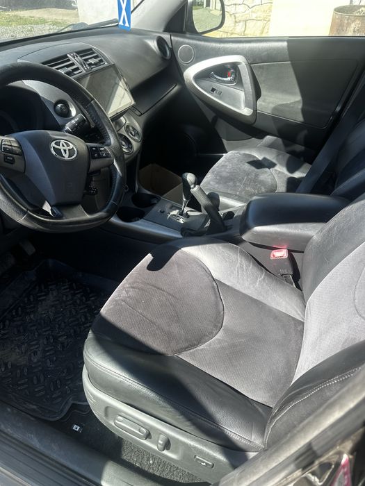 Dezmembrez Toyota Rav4