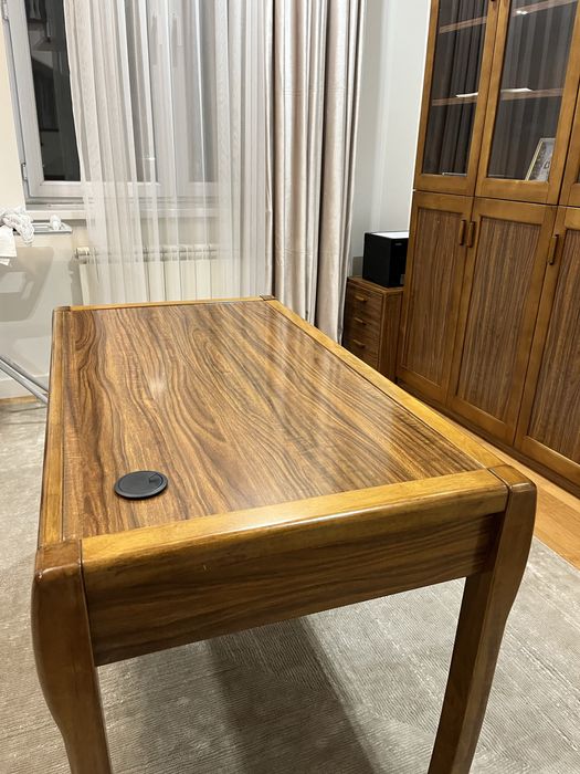 Стол чисто из дерева