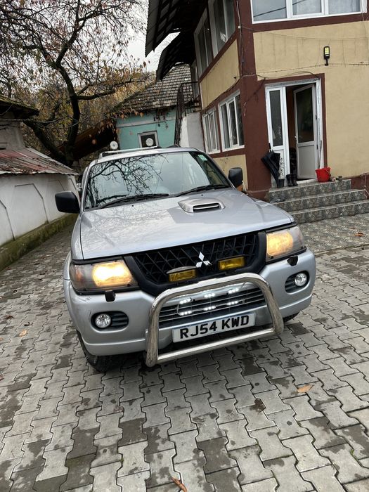 Salut, motor 2.5 disel, pret 3500€  mai multe detalii in privat,