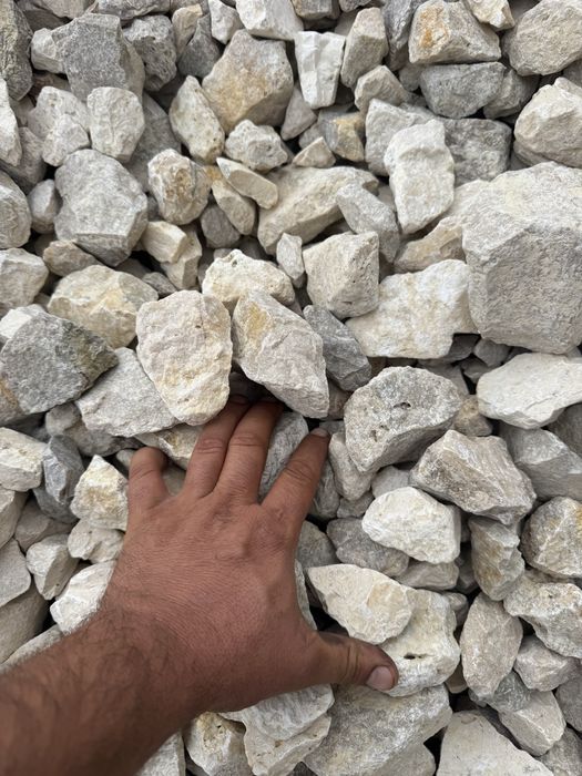 Piatra decorativa,agregate,pamant,amestec beton,nisip,calcar,marmura
