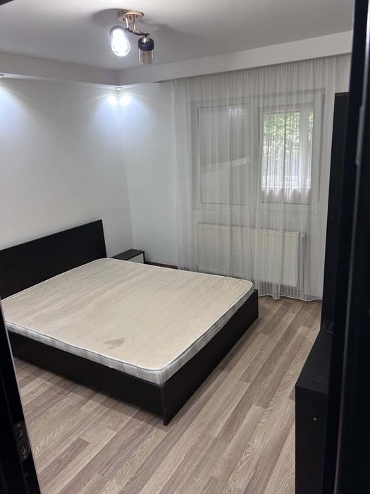 Vand apartament in titu