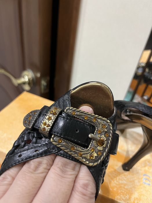 Босоножки кожаные