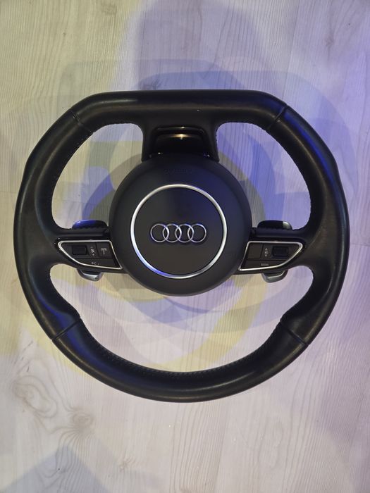 Плосък волан с пера Ауди А3 А4 А5 А6