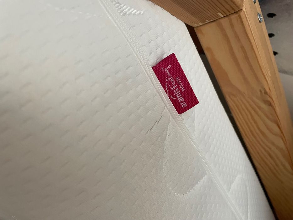 Pat Montessori tip casuta si saltea