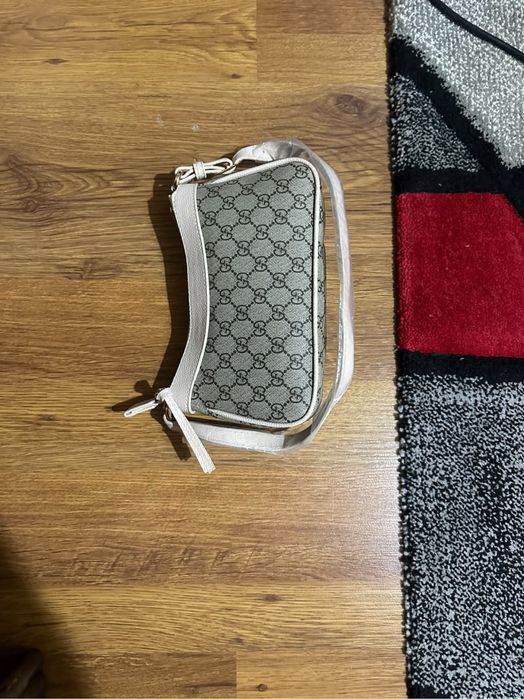 Дамска чанта Gucci – бежова с монограм