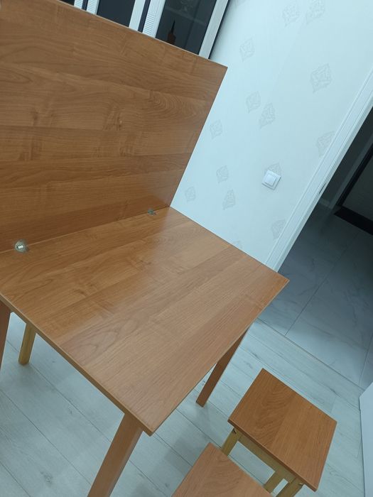 Стол со стульями