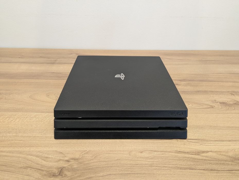 PS4 Pro Modat 1TB – Stare excelentă