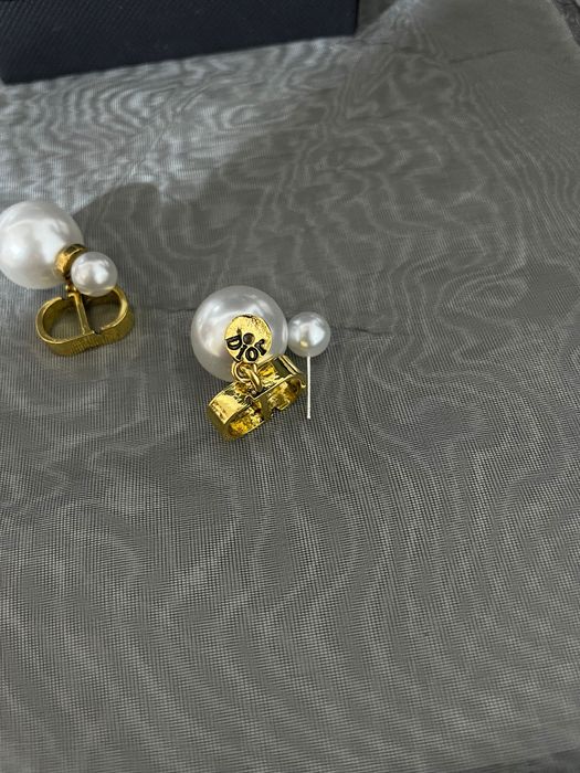 D*I*O*R колиета обеци