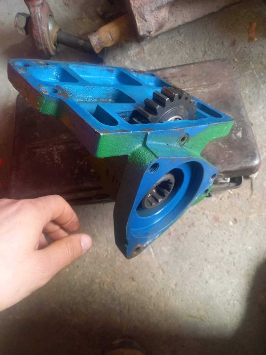 Приставки ЮМЗ/ДТ75/Т150 преходник на мястото на пусковия двигател.