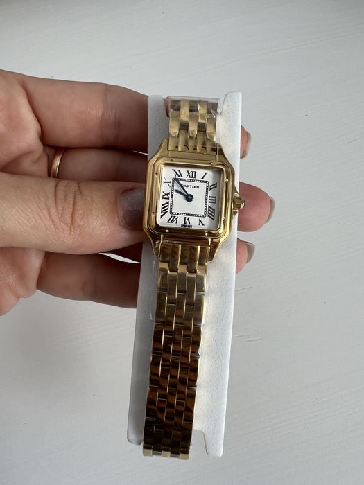 Продавам нов часовник в стил Cartier