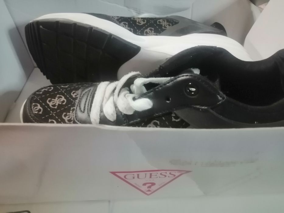 2 чифта Guess маратонки