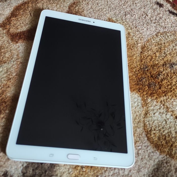 Планшет Samsung t 561