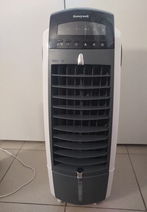 Vând răcitor de aer portabil HONEYWELL ES 800