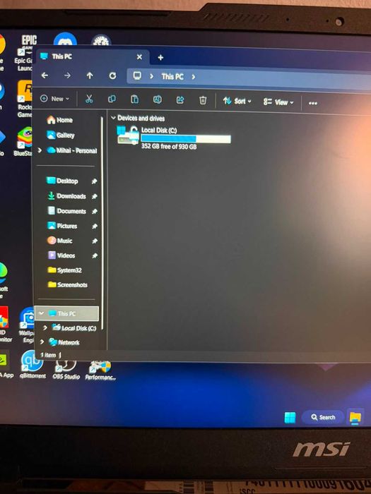 Vand laptop de gaming cu tastatura si mouse