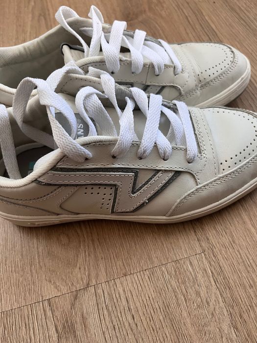 Vans lowland носени малко