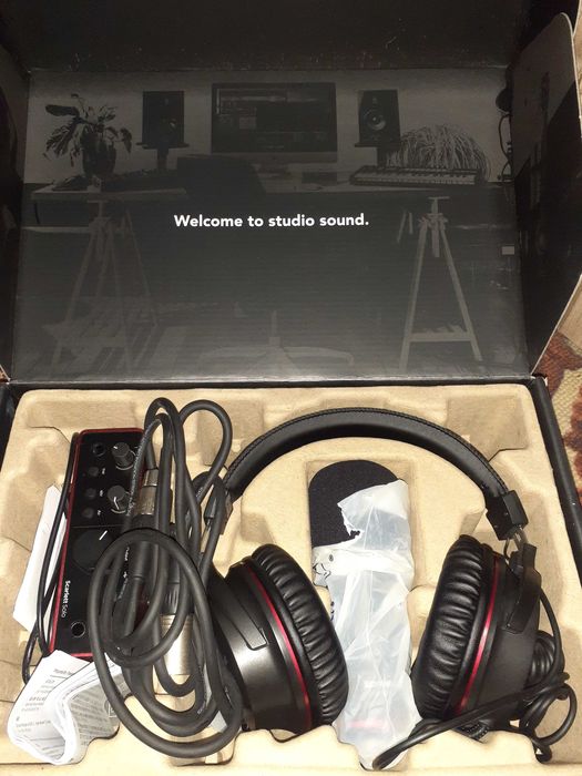 Студийный комплект Focusrite Scarlett Solo Studio 4th Gen