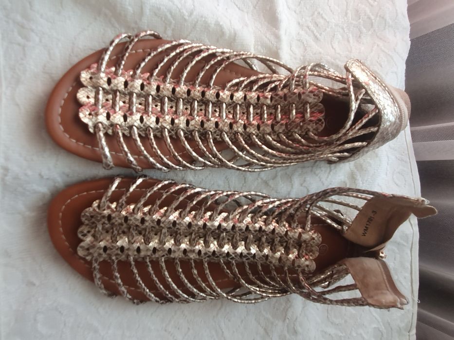 Продам женскую обувь