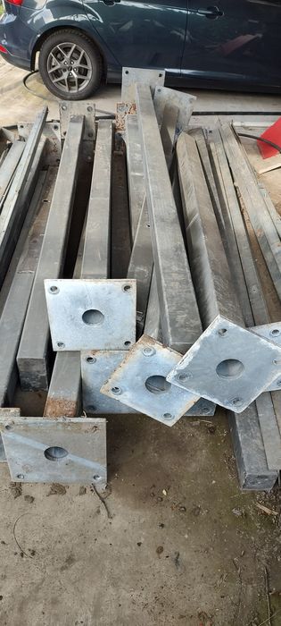 Stâlpi Fier și Aluminiu cu talpă