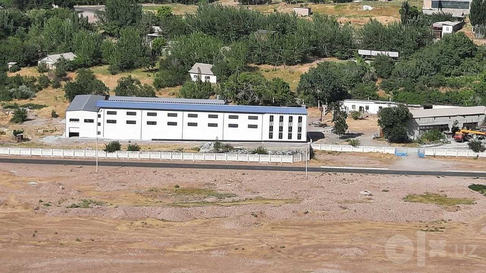 Ишлаб чиқариш учун бино, завод, база, фабрика, цех бор.