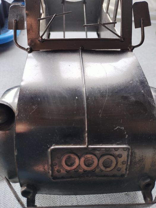 ^Suport metalic mașină Retro pentru sticla vin