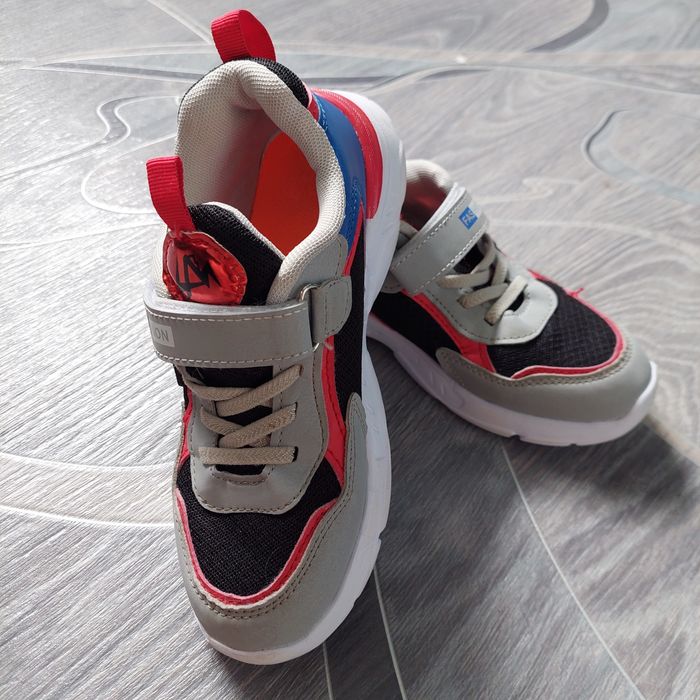 Продам кроссовки 35р