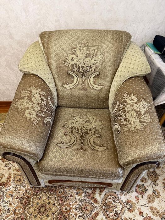 Диваны спальный и кресло
