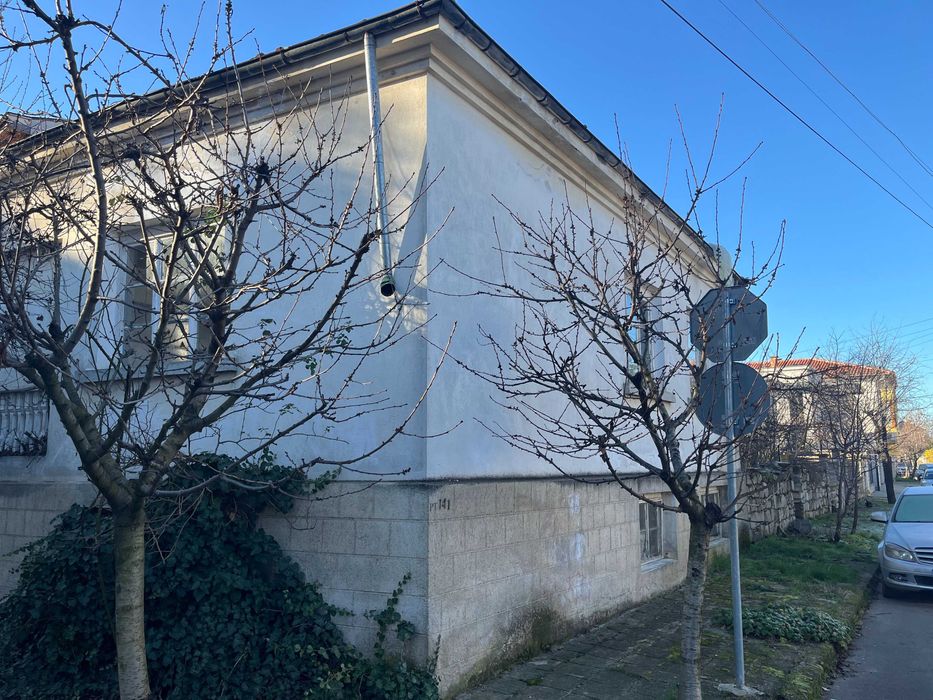 Продава къща с двор до Културния дом, Казанлък